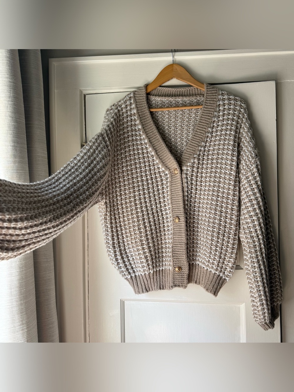 Chunky Soft Knit Gold Lion Button-Front Cardigan. Tan/Off-White. Women’s L